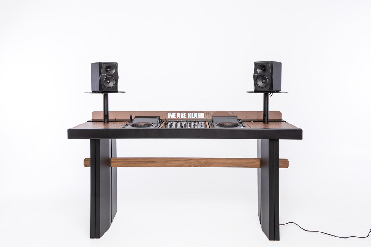 LOOP 01 in solid walnut