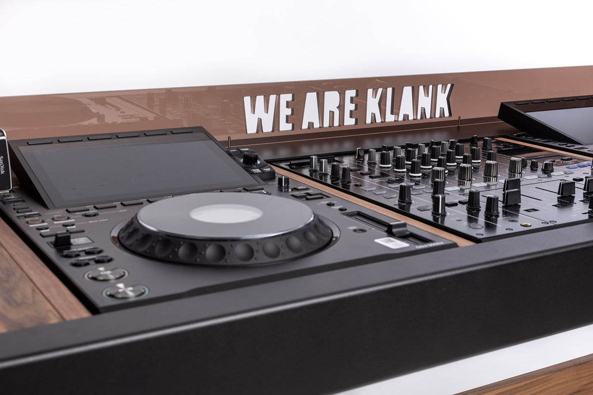 DJ gear set flush in the top